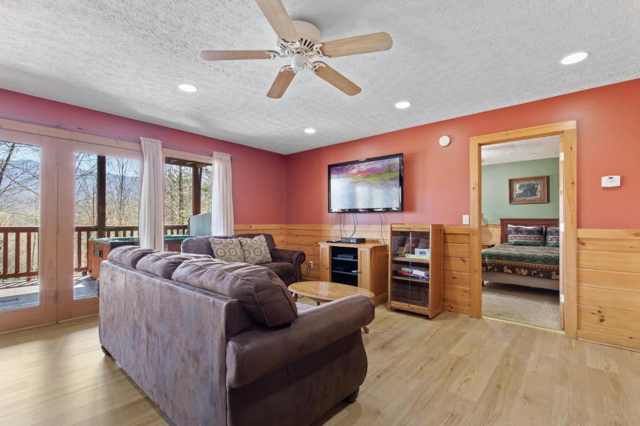 Above The Clouds, 4 Bedrooms, Pool Access, Private, Gaming, Sleeps 16 جاتلينبرج المظهر الخارجي الصورة