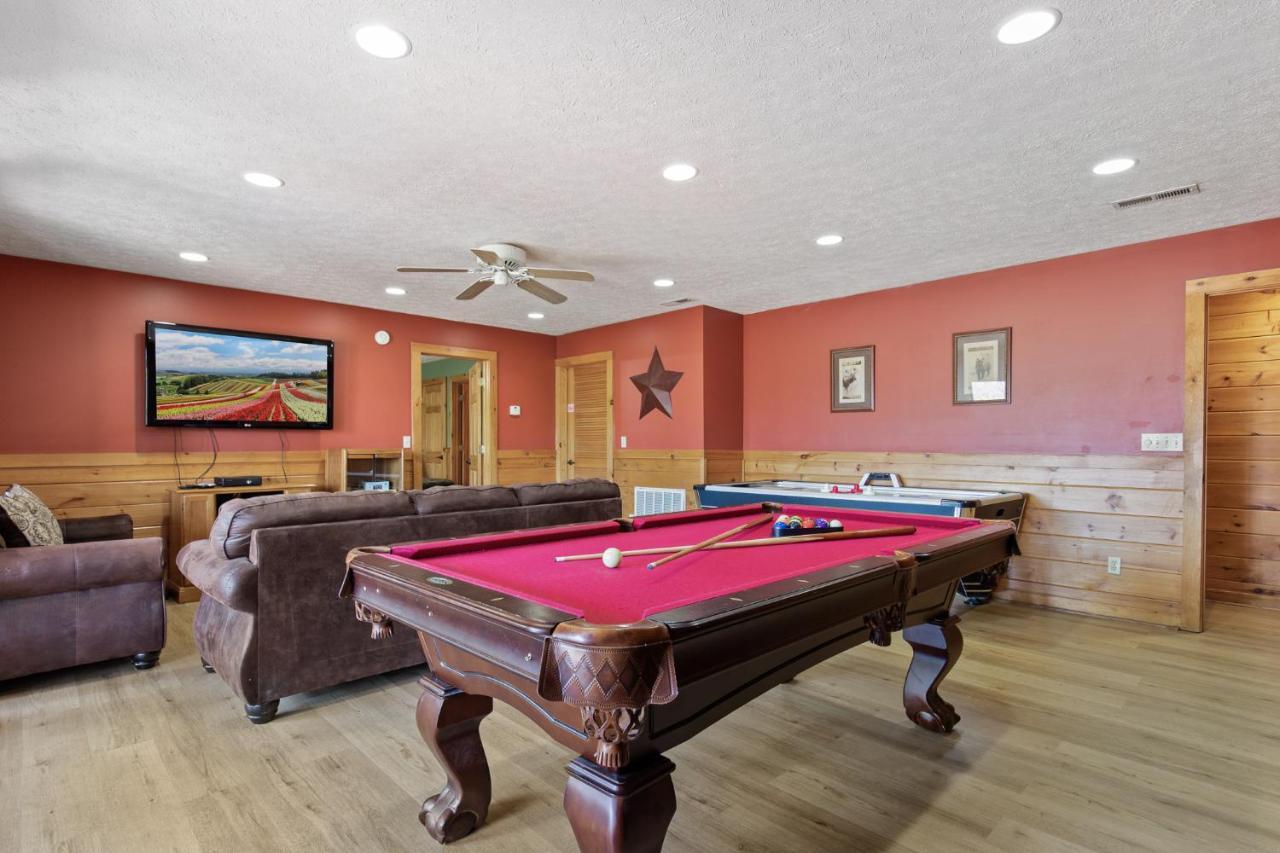Above The Clouds, 4 Bedrooms, Pool Access, Private, Gaming, Sleeps 16 جاتلينبرج المظهر الخارجي الصورة